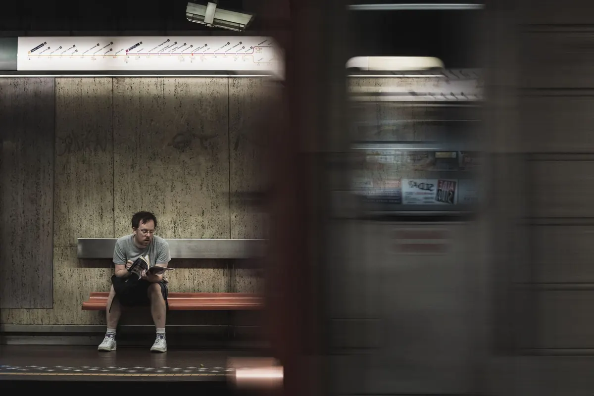 How to Read More Books in a Busy Week: Realistic Tips for UK Commuters